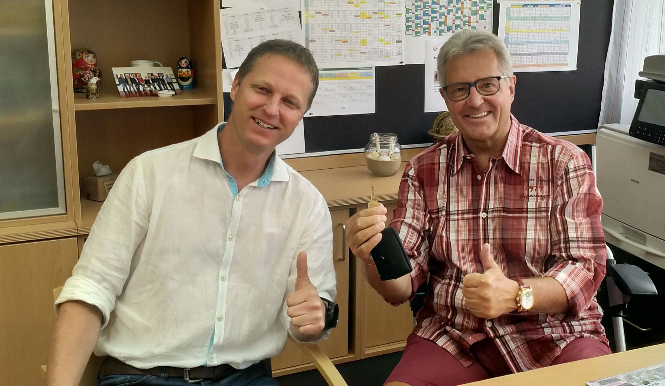 Schlüsselübergabe an den Nachfolger Dir. Hans Rettenbacher